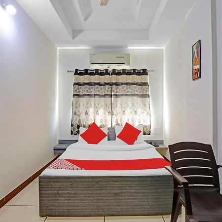 Hotel Velvet ราชโกฎิ ภายนอก รูปภาพ
