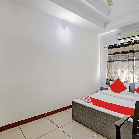 Hotel Velvet ราชโกฎิ ภายนอก รูปภาพ