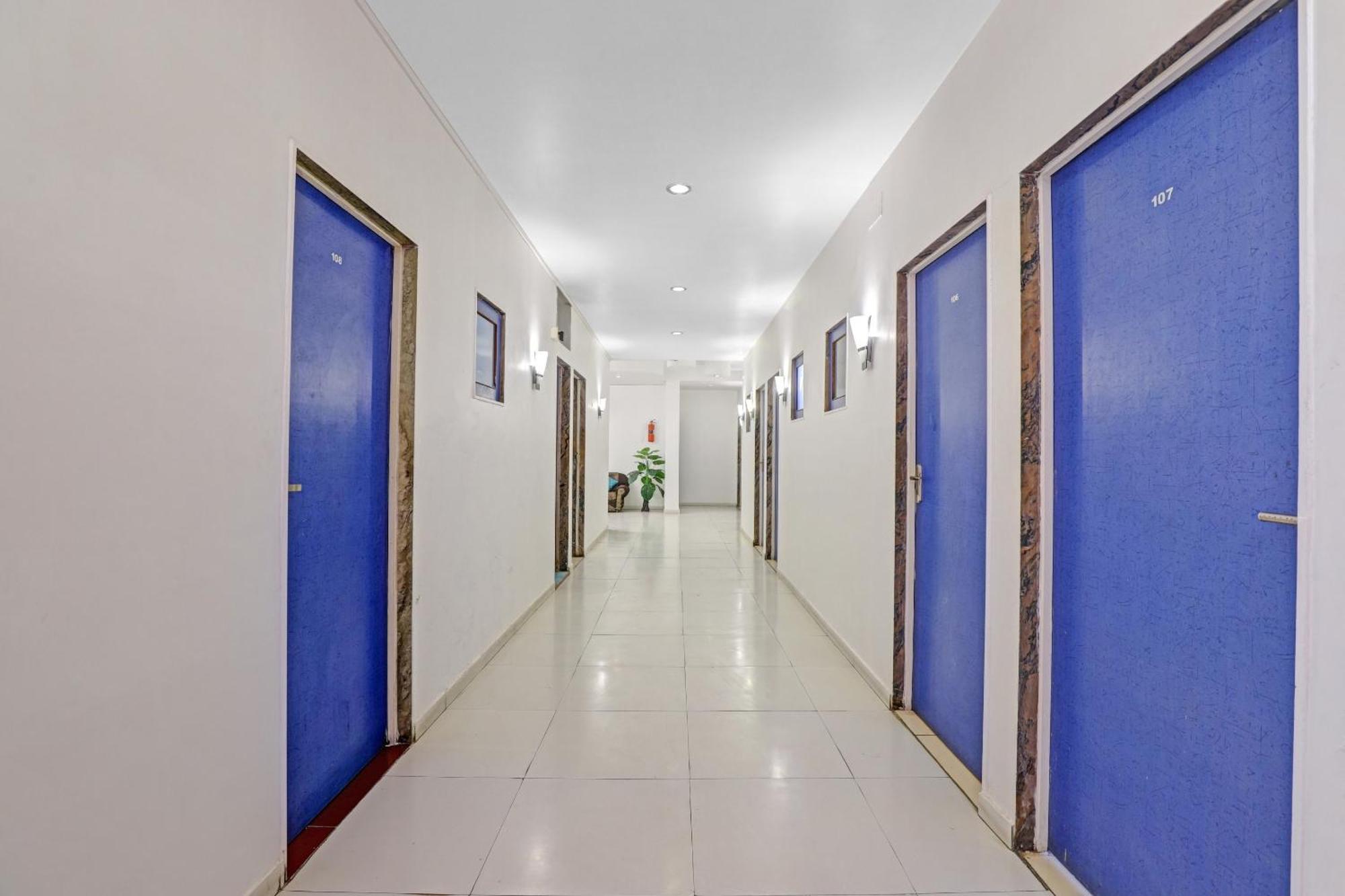 Hotel Velvet ราชโกฎิ ภายนอก รูปภาพ