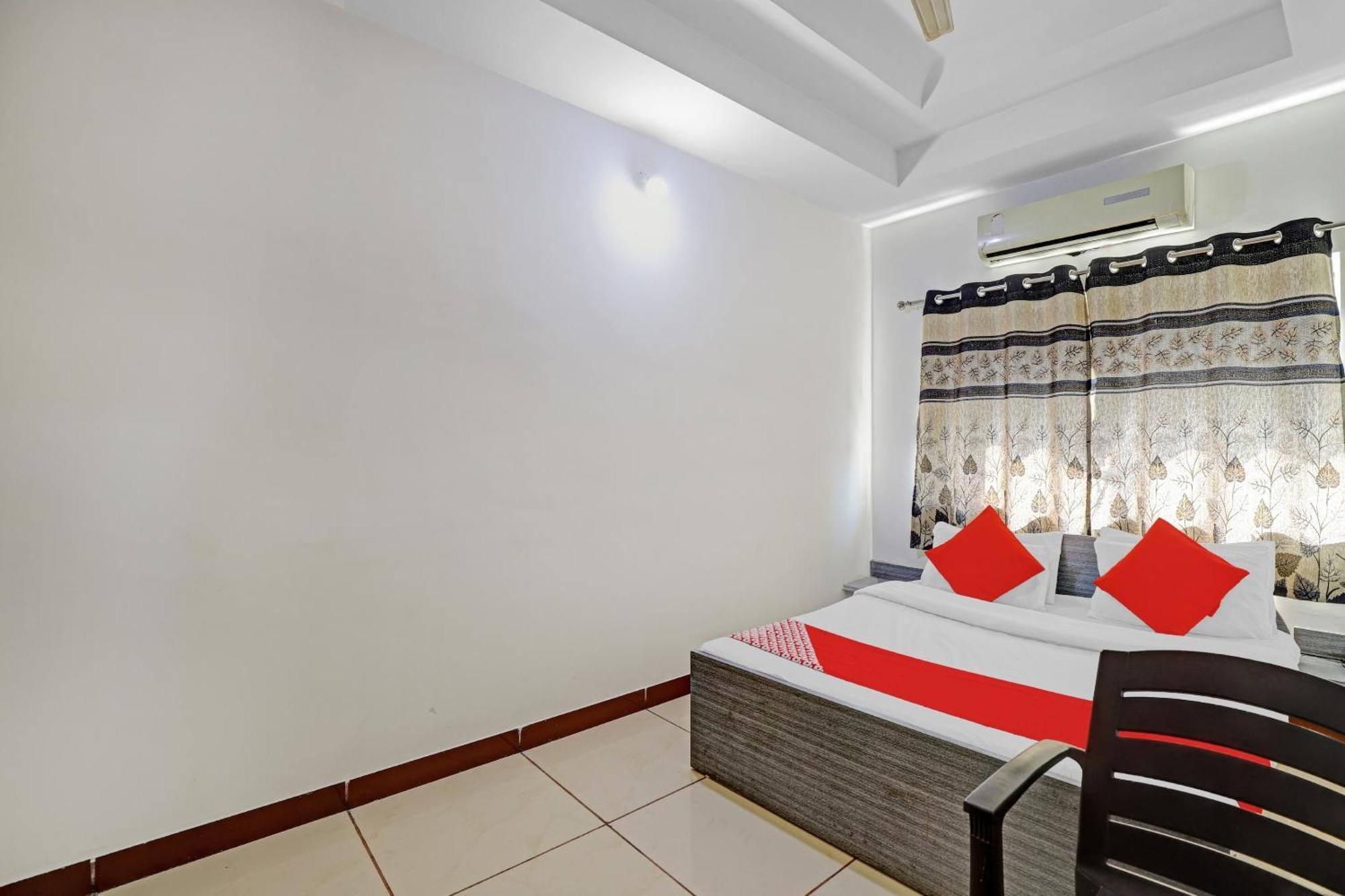 Hotel Velvet ราชโกฎิ ภายนอก รูปภาพ